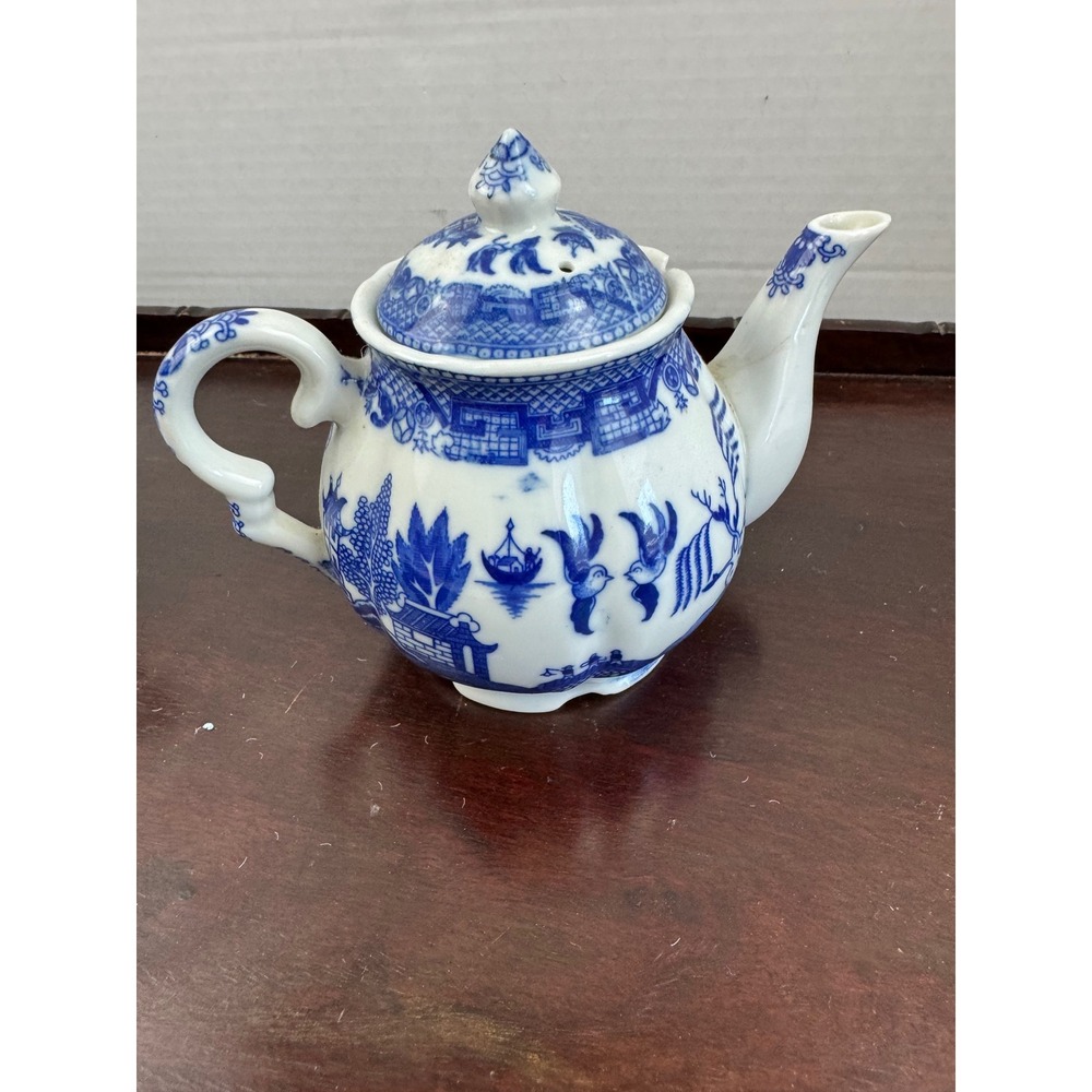 Vintage Blue Willow Transferware Teapot and Sugar Bowl Set Blue White China Flaw - Picture 7 of 16